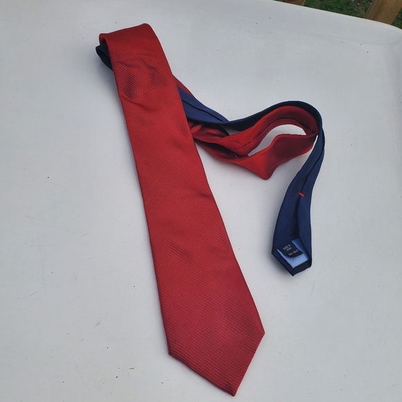 Tommy Hilfiger red and blue tie 100% silk - Picture 3 of 5